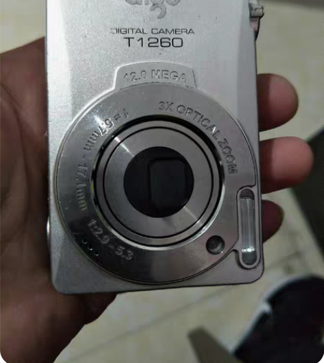 包邮爱国者数码相机：电池坏了、开机键按不动...