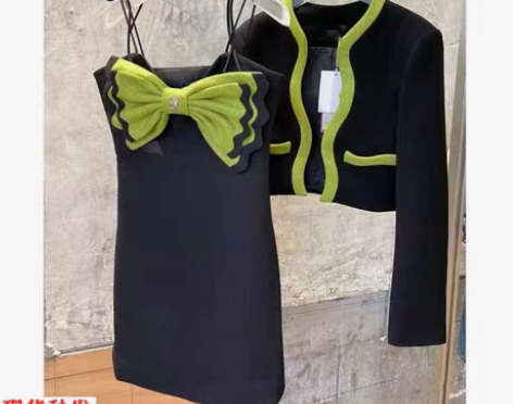 转卖减龄撞色波浪花边短款西装外套女早春小香...