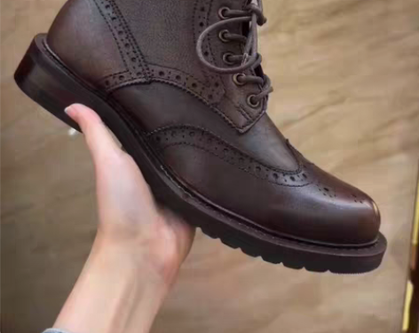 全新布洛克雕花男鞋马丁靴 码数39一44比...