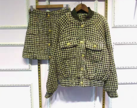 转卖两件套 时尚小香风减龄粗花呢外套+钮扣...