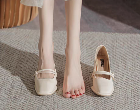 转卖六点大叔粗跟玛丽珍鞋女复古2022新款...