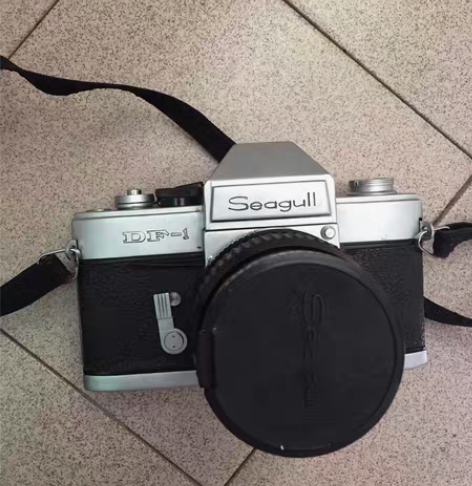 海鸥DF照相机，功能完好，配套闪光灯、UV...