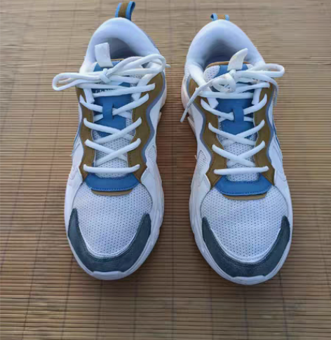 45码李宁新款运动鞋 鞋子八成新以上,保证...