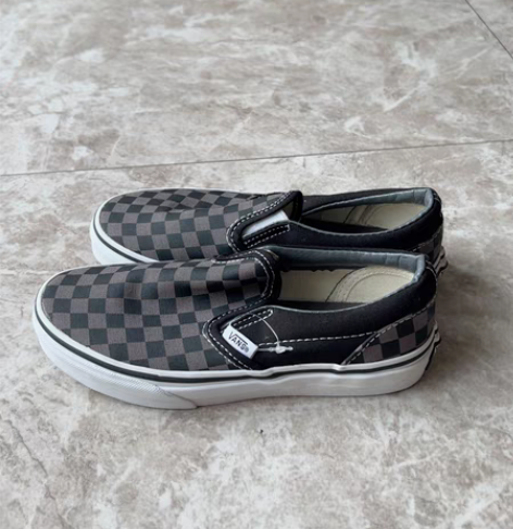 美入vans鞋全新未穿34码 感兴趣的话点...