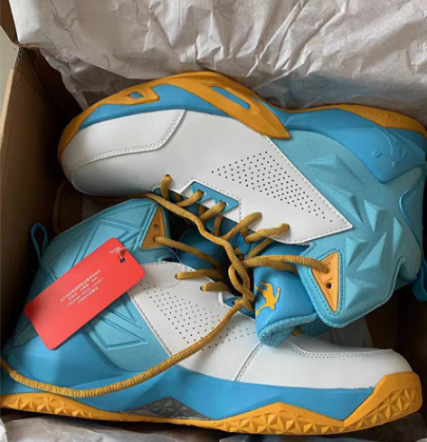 包邮乔丹篮球鞋 全新没穿过朋友送的全新乔丹...