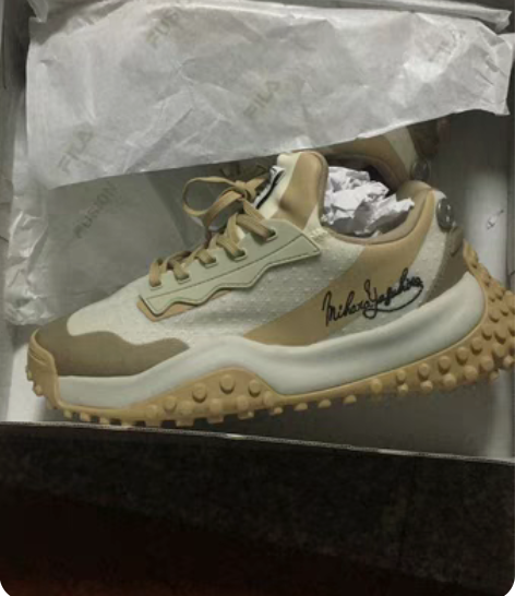 包邮斐乐联名运动鞋出 不小心给家里人买错码...