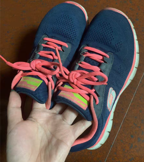 斯凯琪闲置 正品，正品 可自行查 有点脏，...