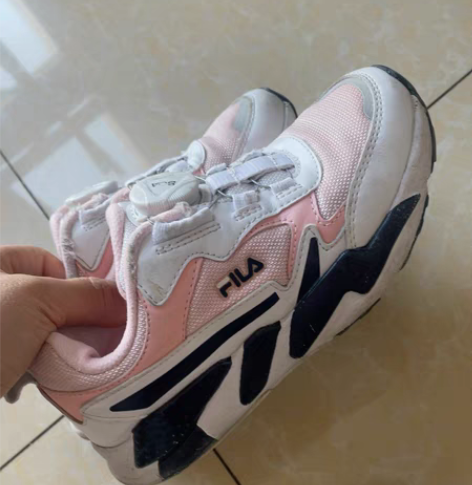 斐乐女童鞋30码 内长18.5 感兴趣的话...