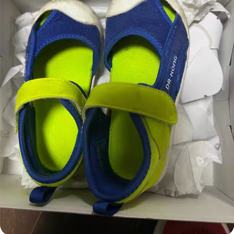 江博士，斐乐两双打包出，再送一双凉鞋，懒得...