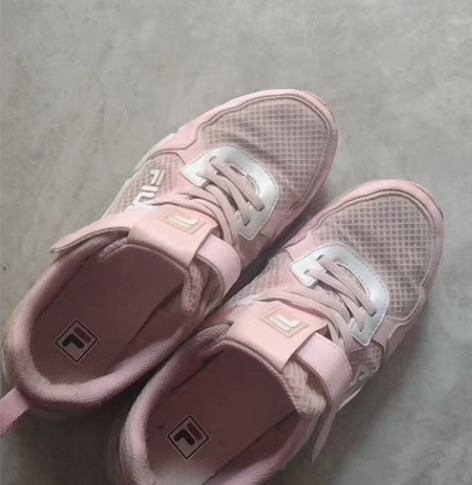 36码女童正品斐乐 瑕疵如图 穿小了 白菜...