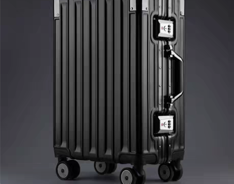 转卖卡帝乐鳄鱼行李箱铝框拉杆箱万向轮旅行皮...