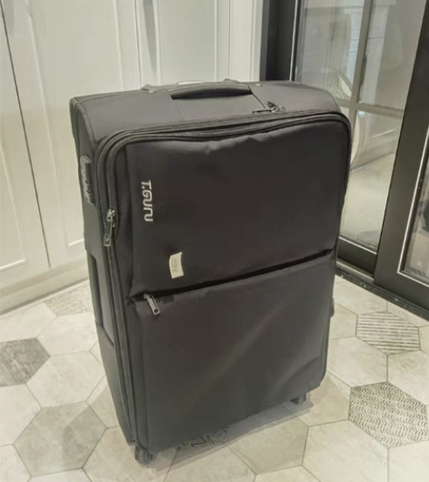 转卖旅行大师拉杆箱万向轮，黑色28寸，老公...