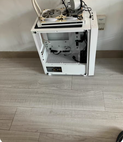 出纯白机箱一个，半岛铁盒w1，加纯白240...