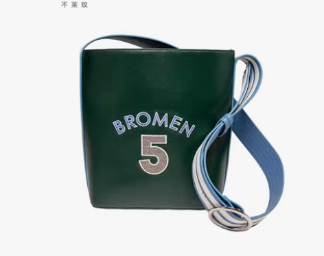 转卖【双旦礼遇价】不莱玫包包女新款正品斜挎...