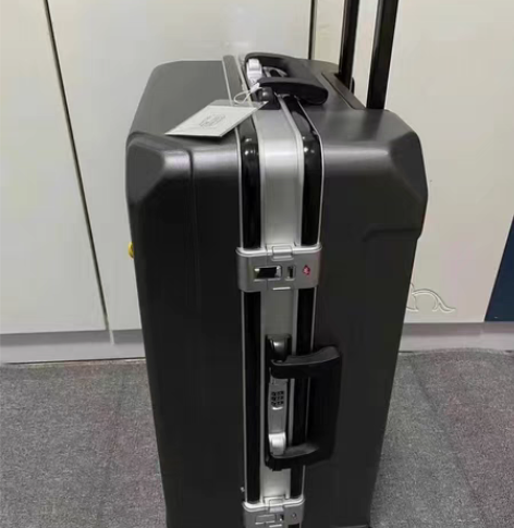 包邮【商场撤柜】原价699正品袋鼠行李箱2...