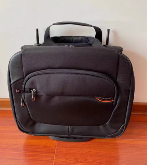 包邮（限沈阳本地自提）99新新秀丽飞行员专...