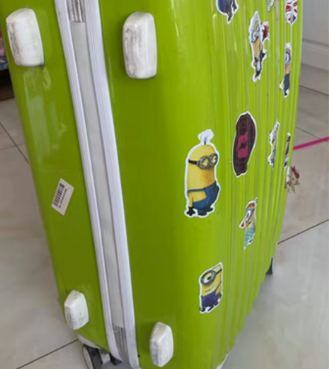 外地上学时用的拉杆箱，经常托运有磨损，实体...