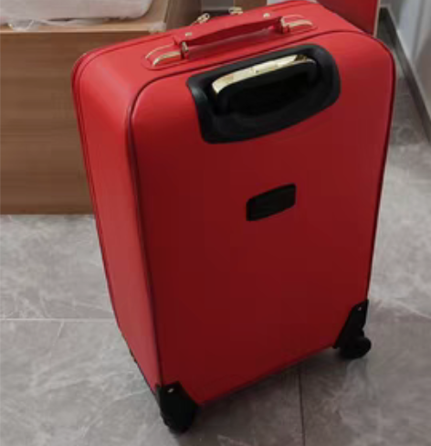 24寸红色行李箱两个，配套手提包一个。均全...