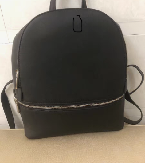 包邮UR双肩包 质量很好 两层的空间 很能...