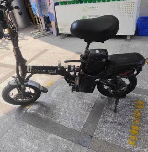 代驾电动车 所有功能完好,可以折叠放小车尾...