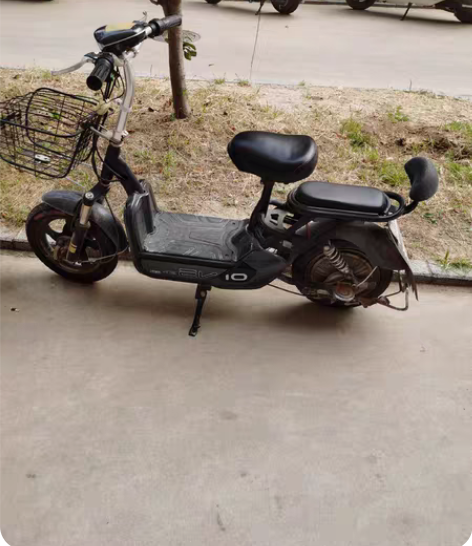 闲置电瓶车，黑色电动车一辆，没擦有灰懒得擦...