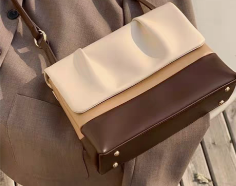 包邮包包女秋季新款斜跨包时尚百搭单肩盒子包...