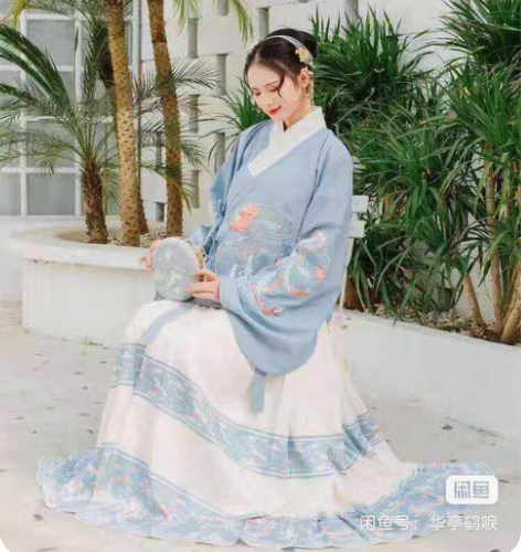 退坑60一件汉服汉元素lo裙S码 不退不换...