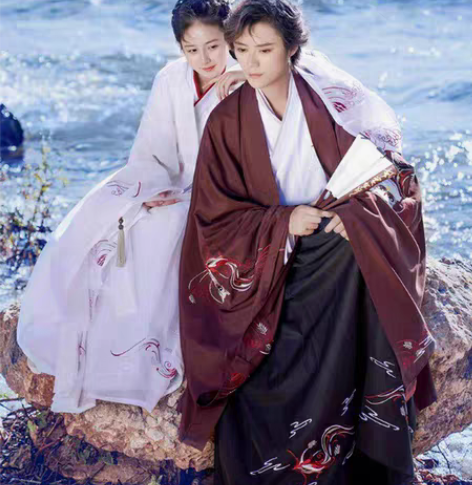 如梦霓裳万象灵兮汉服大氅套装 买的男生那套...