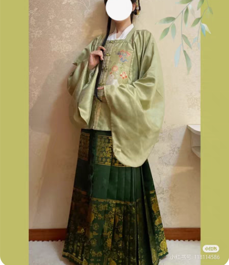 兰若庭 披风 s码 仅试穿,吊牌也在这个颜...