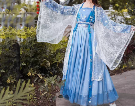 中国风古风齐腰汉服 适用年龄：18-25周...