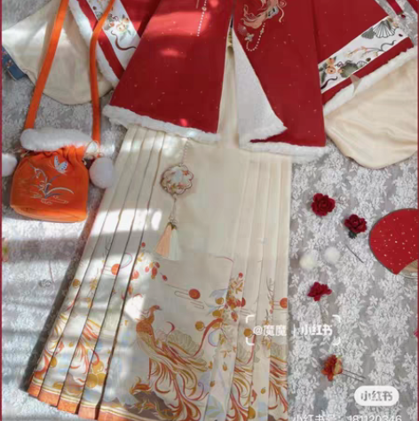 转卖七月夕走秀款 瑞雪 s半臂马面 m竖领...