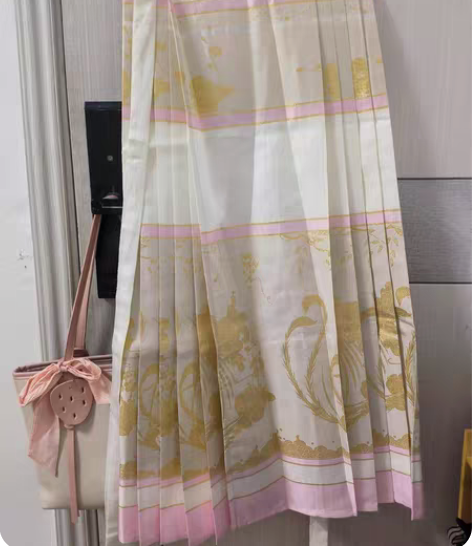 包邮汉旭织金纱马面全新 s码全新。买来太粉...