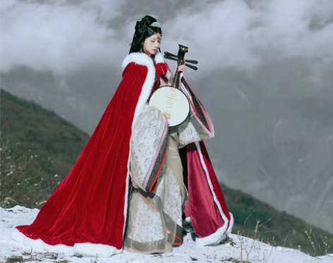 转卖红色披风斗篷古装汉服女冬款长款加绒保暖...