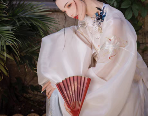 转卖9.5新 已下水 没穿过 圆领衫 司南...