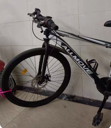 山地车 九成新 前段时间买的 现在换工作了...