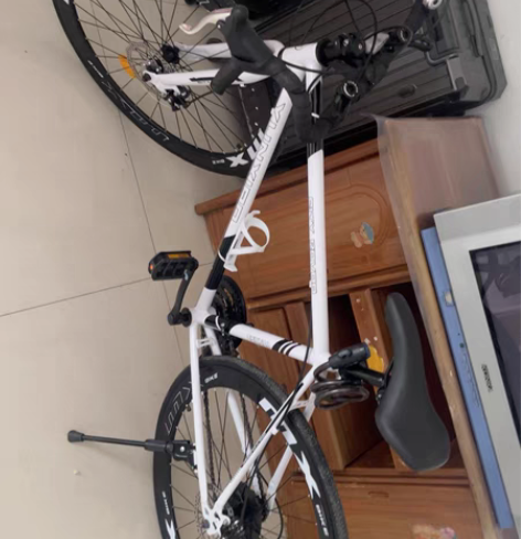 全新公路自行车，仅骑过一次。便宜出售 感兴...