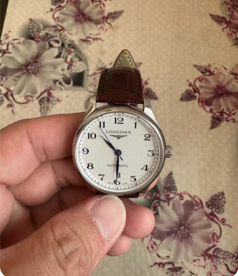 浪琴手表 感兴趣的话点“我想要”和我私聊吧...