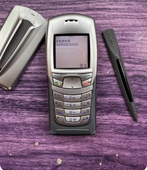 包邮诺基亚e72-1手机，金色，屏幕有膜，...