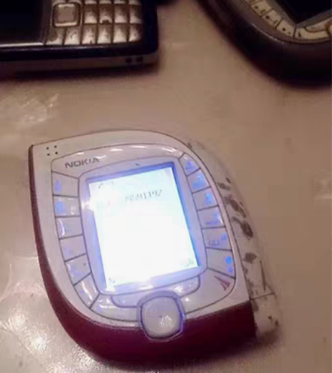 诺基亚叶子手机，品相如图！ 感兴趣的话点“...