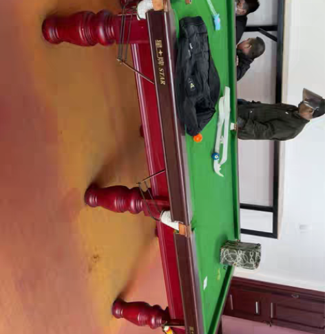 闲置台球桌有需要的联系我，带球带杆 感兴趣...