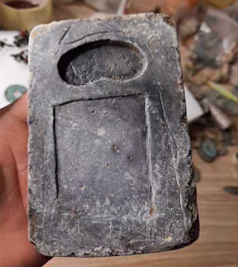 包邮清代砚台一方，品相一般大个头，背面刻字...