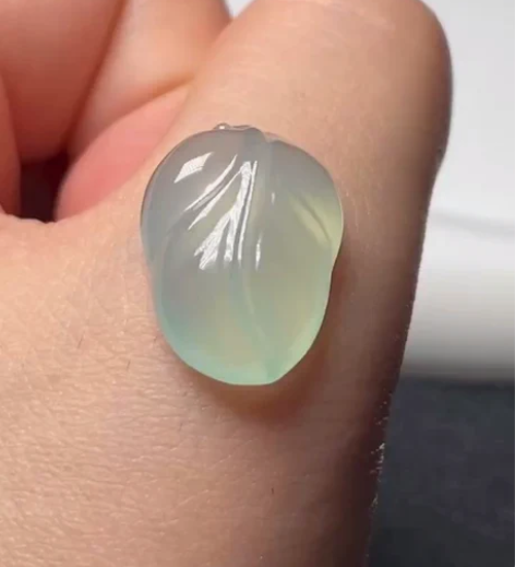 包邮天然翡翠湖水晴纯美叶子裸石 水汪汪细腻...