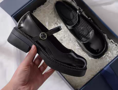 转卖??白菜价5??8??出玛丽珍鞋 爱棉...