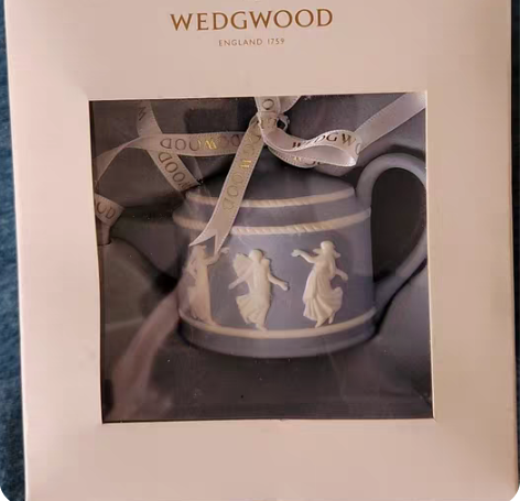 包邮日本回流,韦奇伍德壶。摆件,全新原盒。...