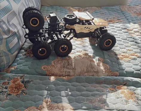 包邮遥控汽车玩具 可充电越野攀爬车，外壳锌...