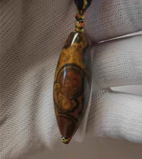 蒙天珠，九眼页岩石，正面神佛参禅，后面聚财...