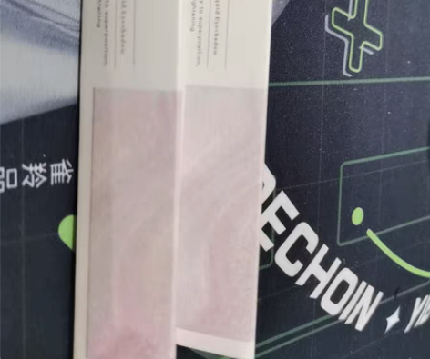 包邮艾遇琉光星云液体眼影，冰雪奇缘和蜜桃香...