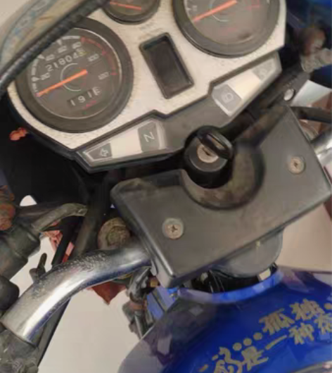 个人铃木钻豹HJ125K-A摩托车。轻松报...