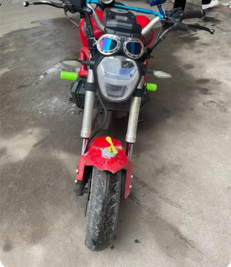 出18年银钢小怪兽，手续齐全协议过户，有牌...