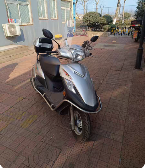 出100cc踏板车一部，成色好没有任何暗号...